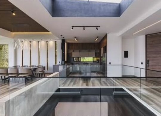 Comedor y cocina con doble altura